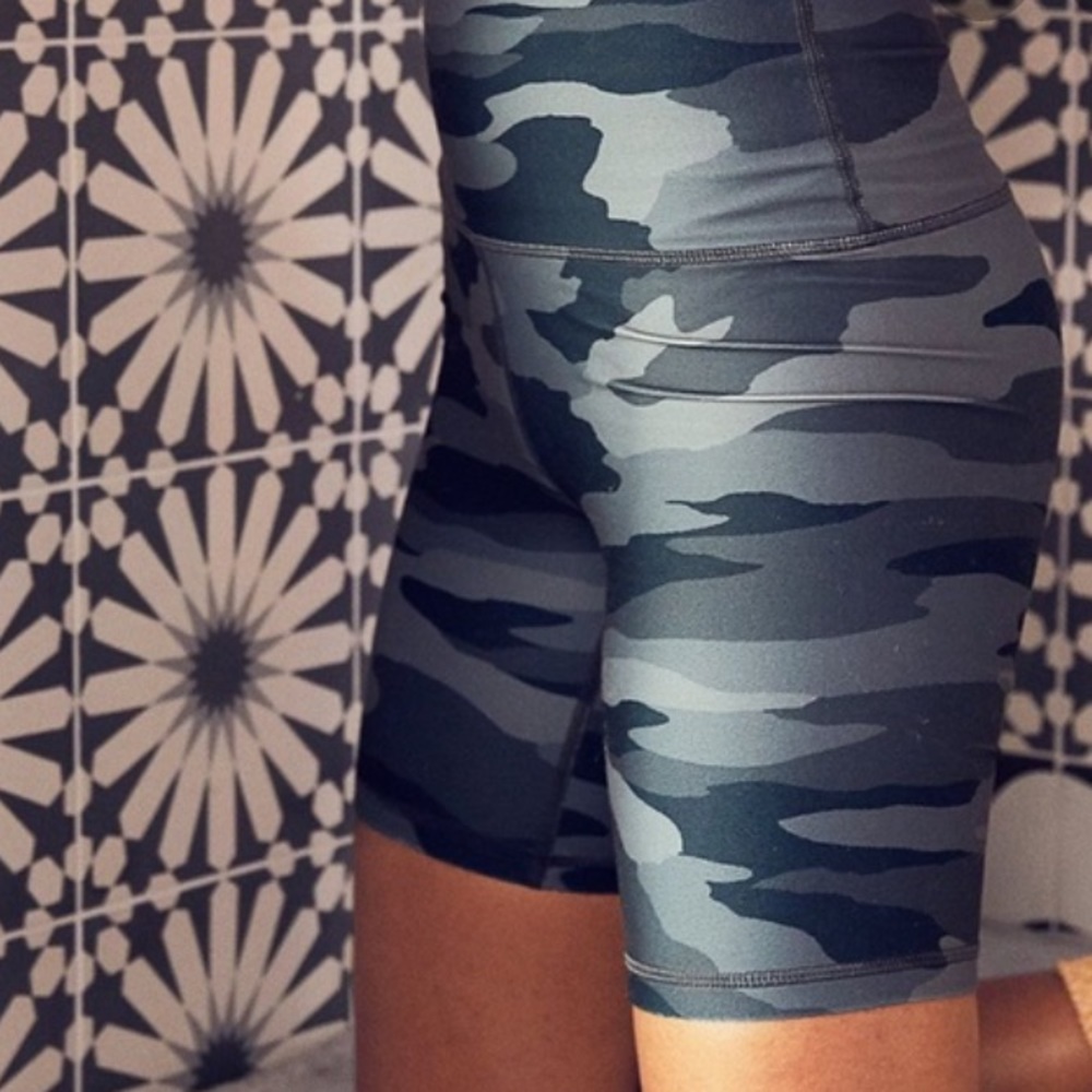 Aerie Chill camo bike shorts
